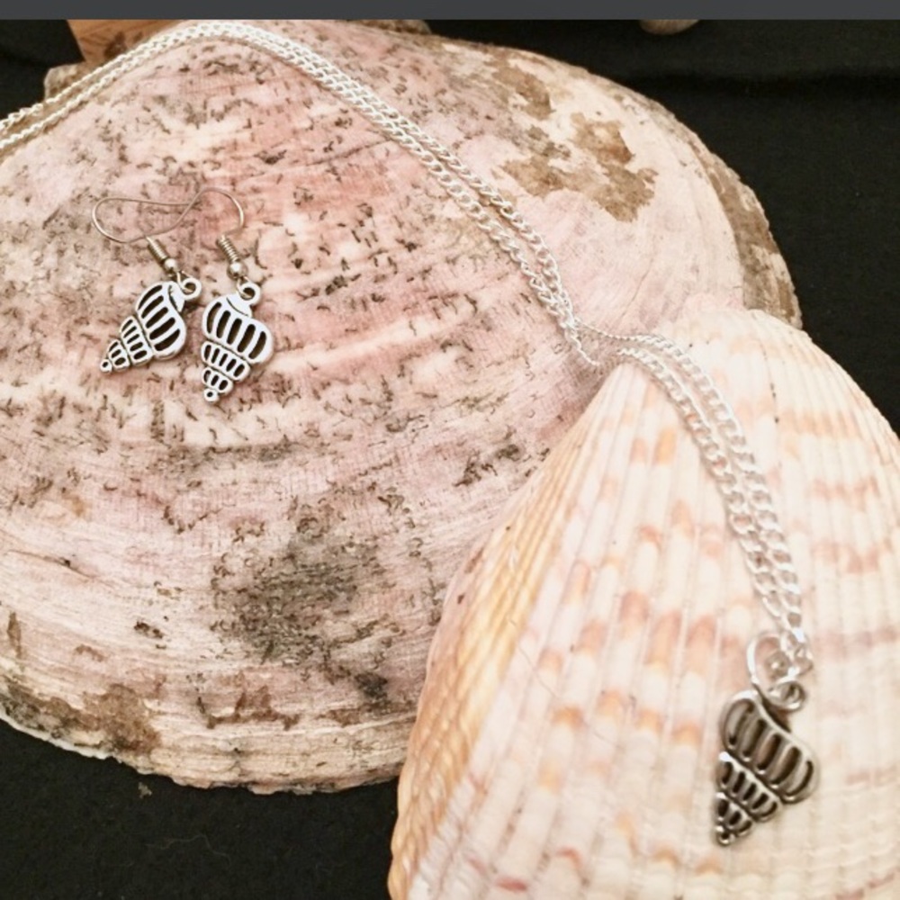 Silver Seashell Necklace & Earrings Set